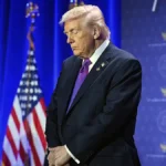 donald-trump-leer-la-biblia-desde-el-des